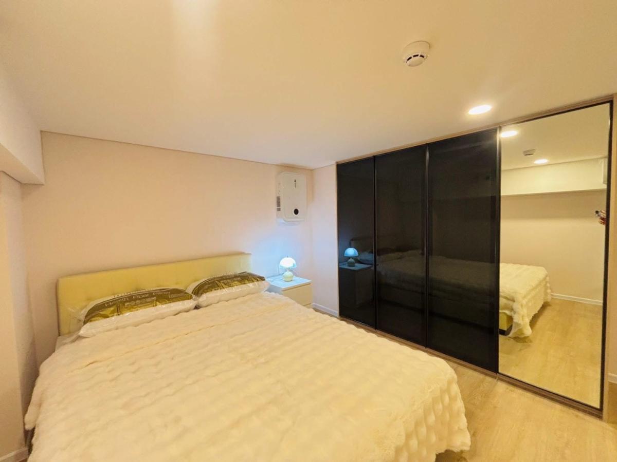 Siamese RAMA 9 (Landmark @MRTA Station) 