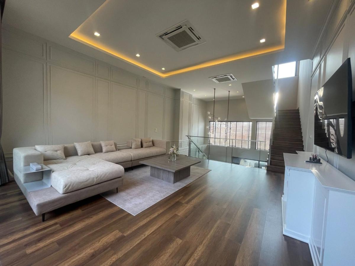 เดอะ พาร์ค เลน ลาซาล 24