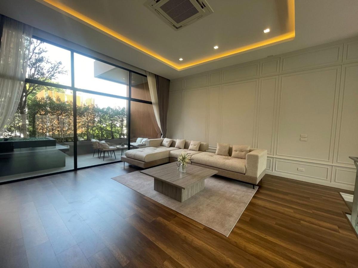 เดอะ พาร์ค เลน ลาซาล 24