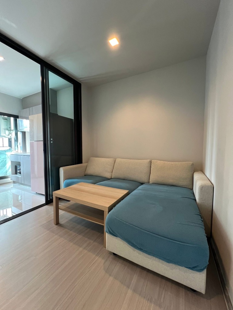 Life Asoke Rama 9 ( shot term contract 3/6 month )