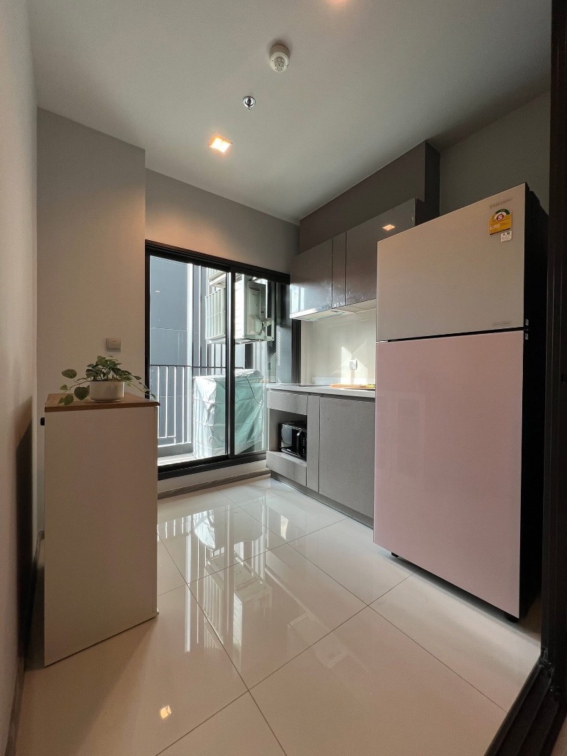 Life Asoke Rama 9 ( shot term contract 3/6 month )