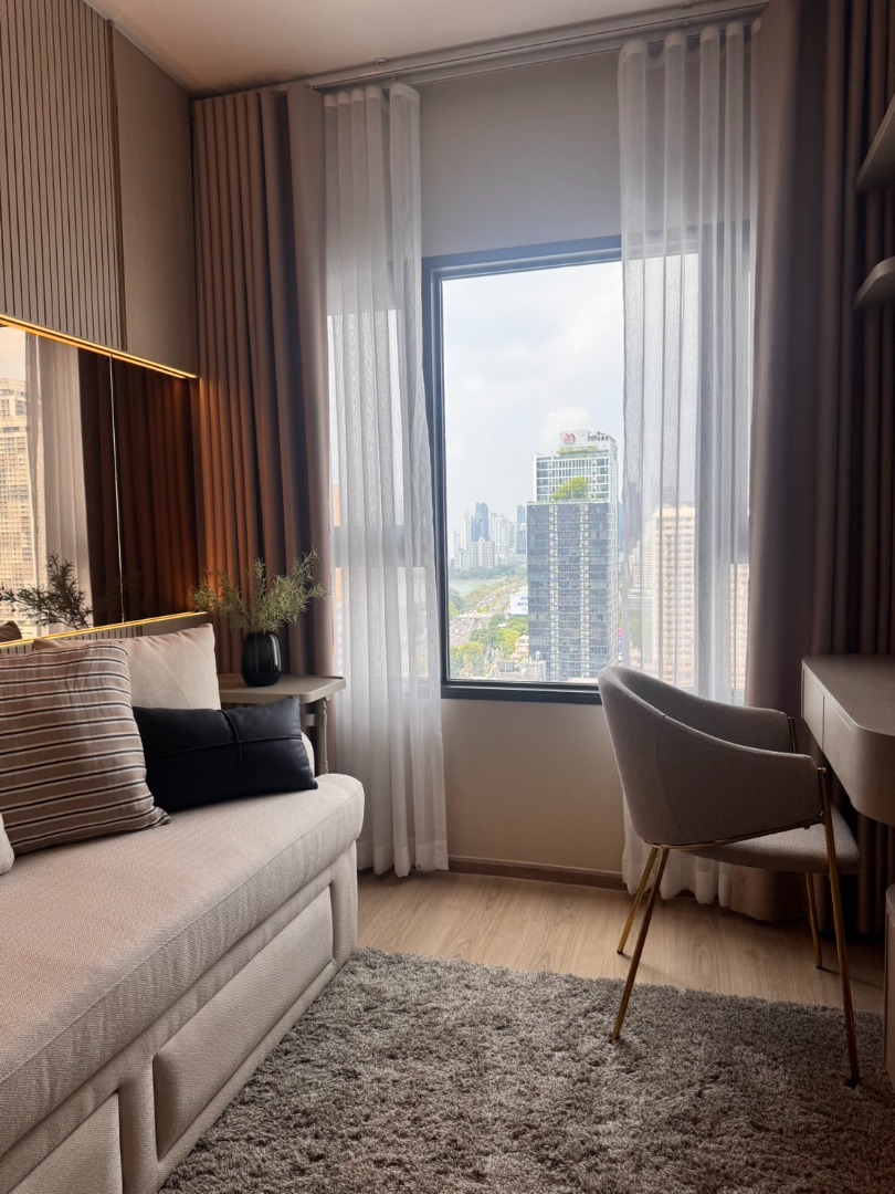 ไลฟ์ อโศก พระราม 4