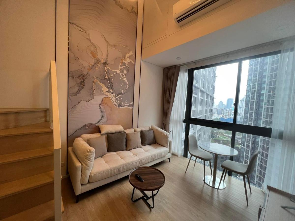 Siamese Rama 9 Landmark @ MRTA Station