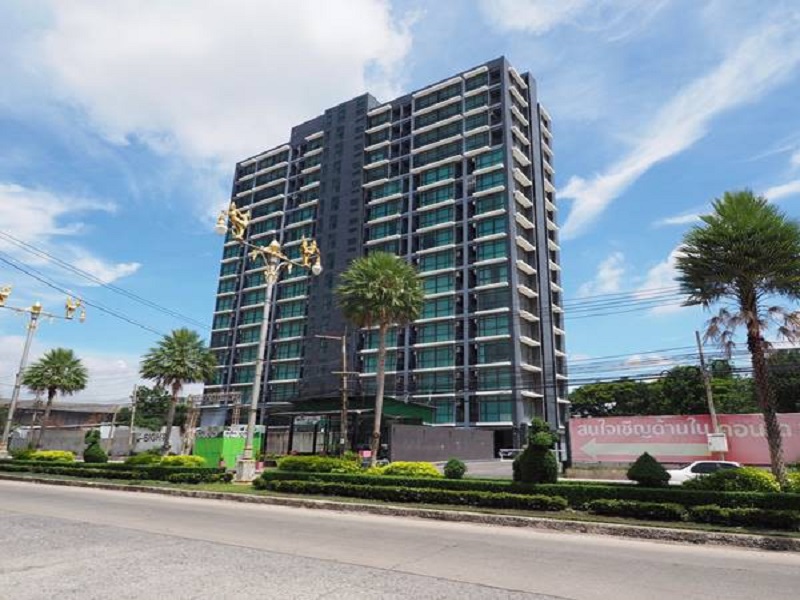 แอท-เฟิร์ส-ไซท์-คอนโดมิเนียม