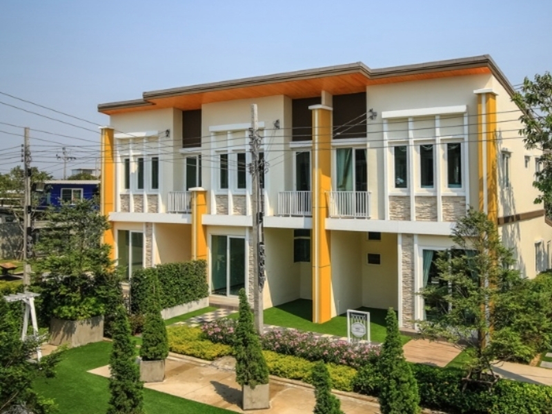 Golden-Town-Chalermprakiat-Suan-Luang