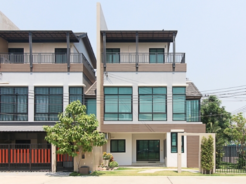 เออเบิร์นธารา-เอสพาสิโอ-ประชาอุทิศ-76