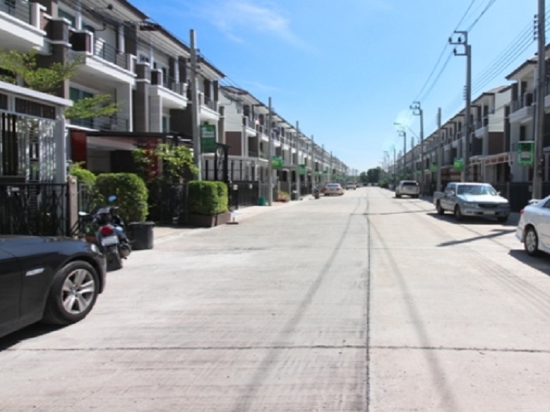 เดอะ-คัลเลอร์-ลิฟวิ่ง-ทาวน์โฮม-ศรีนครินทร์-วงแหวน