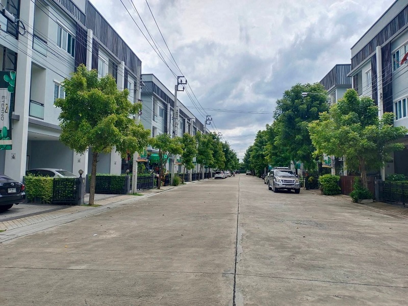 ดิ-อิเธอโน่-รามคำแหง-ร่มเกล้า