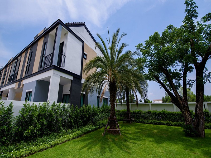 Baan-Rajapruek-Talaadthai-Wynn-Thani