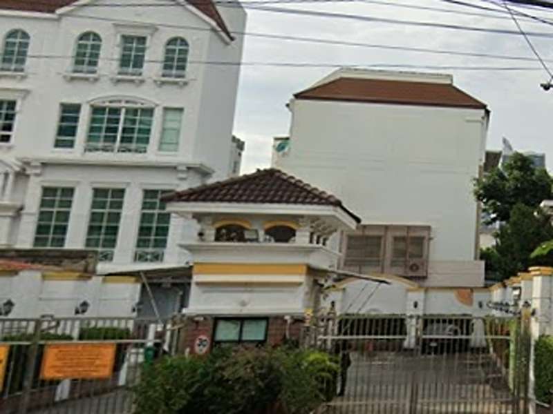 บ้านกลางกรุง-สาทร-ถนนเหนือใต้